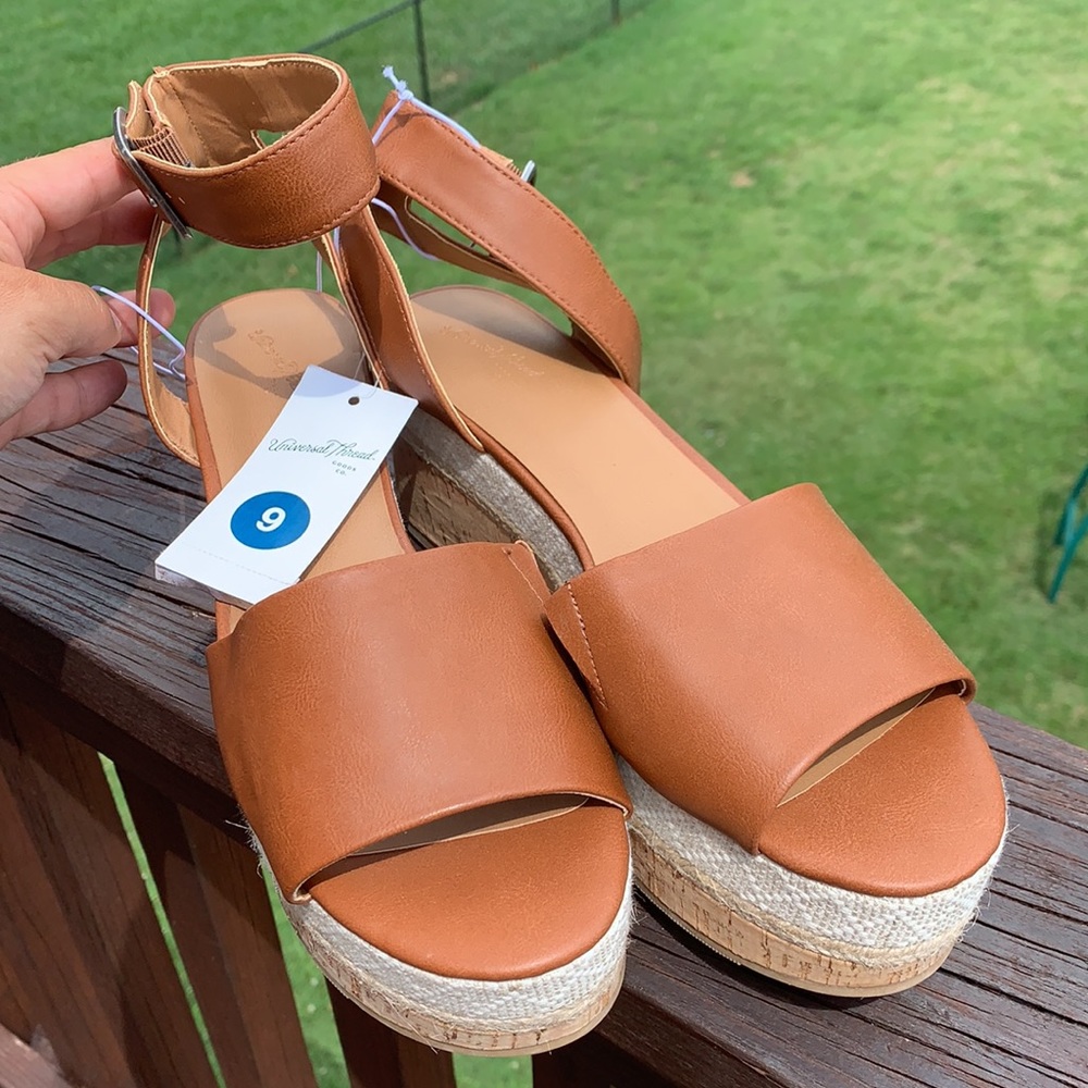 NWT Cognac Bailey Sandal Platform Universal Thread - Picture 9 of 10